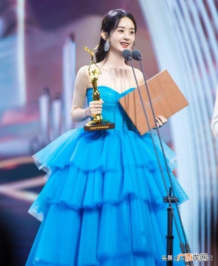 赵丽颖过气,赵丽颖身穿过气礼服出席时尚芭莎派对