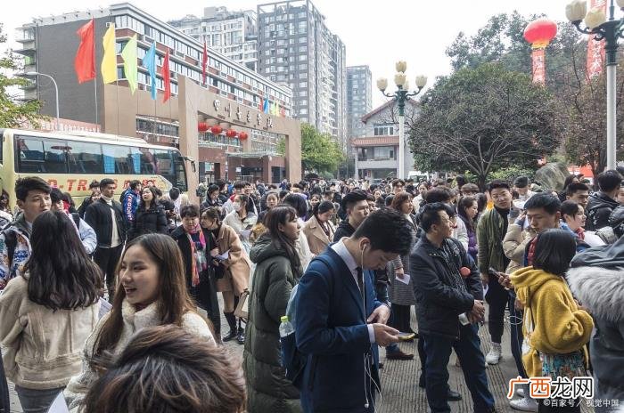周笔畅毕业照，周笔畅毕业于星海音乐学院