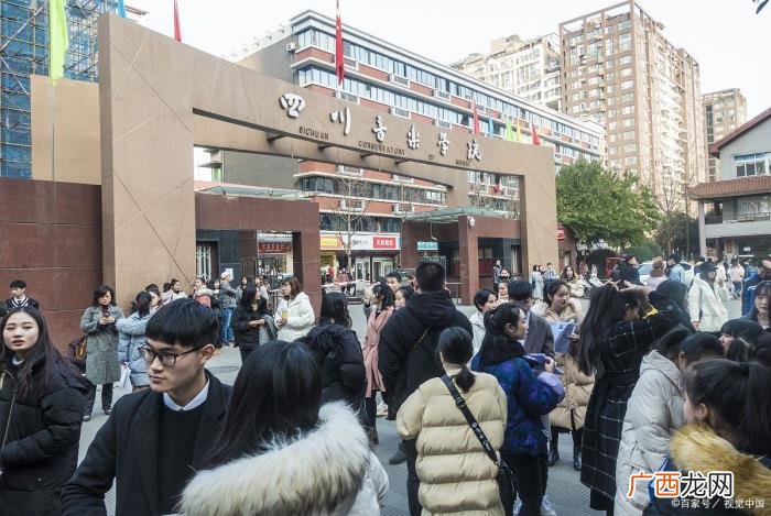 周笔畅毕业照，周笔畅毕业于星海音乐学院