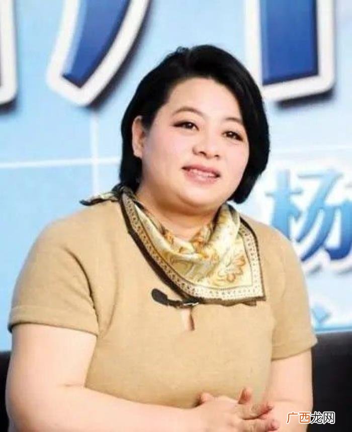 吴亦凡素颜，马薇薇素颜憔悴出镜为支持吴亦凡道歉