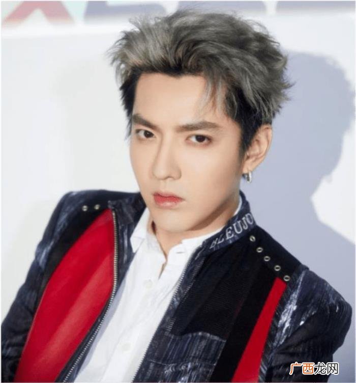 吴亦凡素颜，马薇薇素颜憔悴出镜为支持吴亦凡道歉