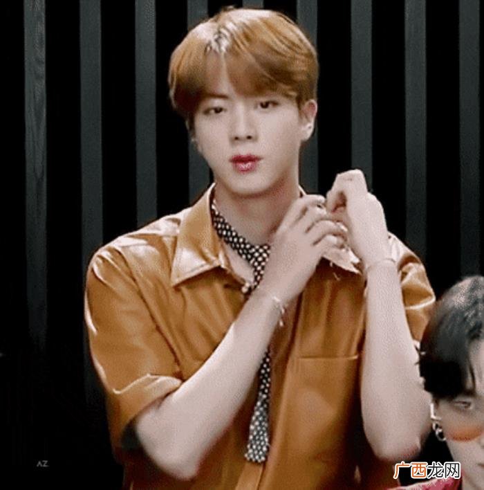 金硕珍颜值,亮棕发色也非常适合的最近防弹金硕珍的颜值