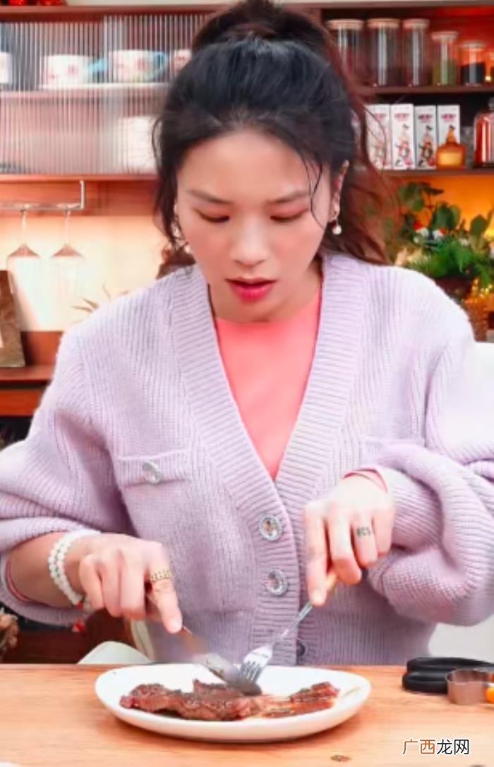 超女黄英年收入，超女季军黄英为何让人念念不忘