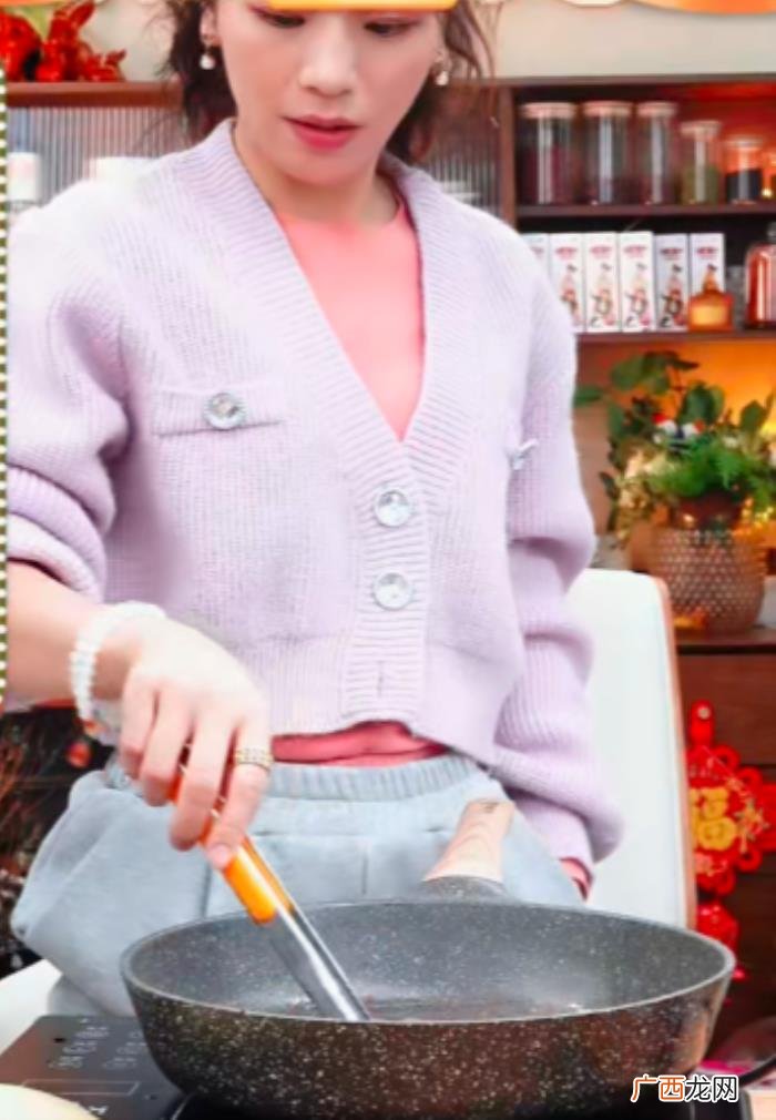超女黄英年收入，超女季军黄英为何让人念念不忘