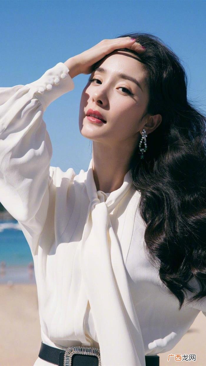 杨幂嫁日本，杨幂在日本成宅男女神被做成娃娃遭一抢而空