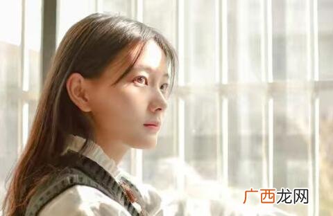 男生怎么触碰喜欢的女生手？不让女生感到反感