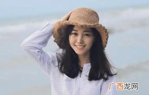 男生怎么触碰喜欢的女生手？不让女生感到反感