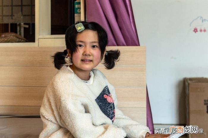 父母强颜欢笑背后尽显忧伤 强颜欢笑伤感图片