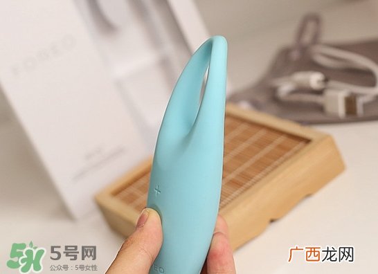 foreo眼部按摩仪怎么用？foreo iris眼部按摩仪使用方法
