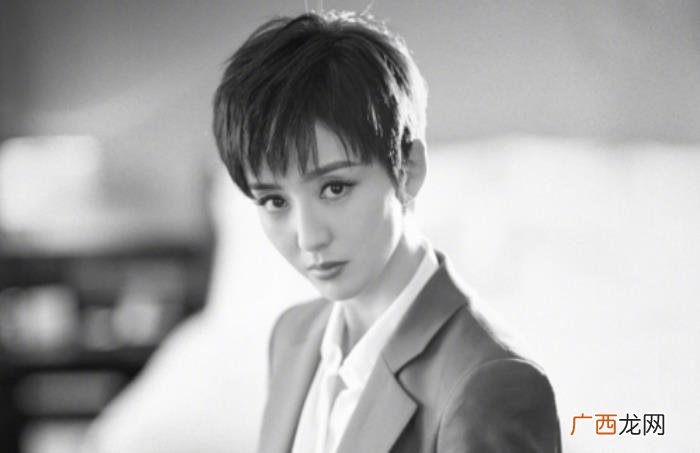 佟丽娅痛哭,36岁女神佟丽娅因主持春晚崩溃痛哭