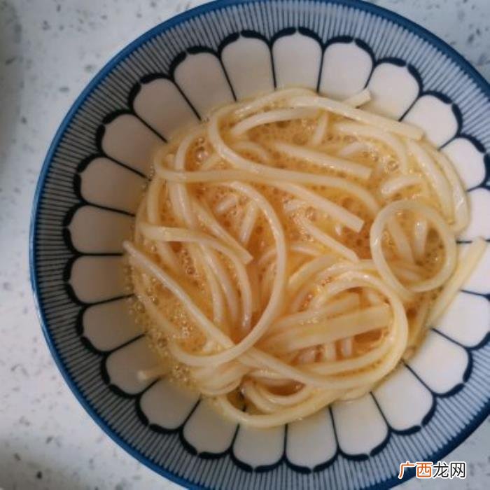 做三明治需要什么材料，几分钟搞定面条做三明治