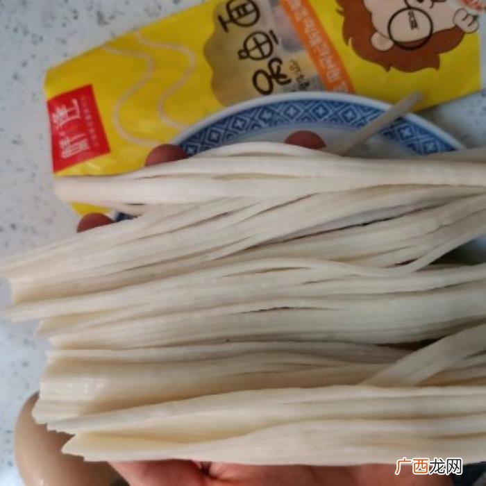 做三明治需要什么材料，几分钟搞定面条做三明治