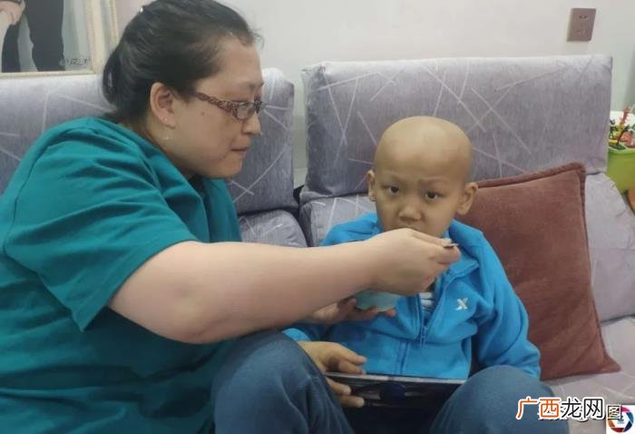 80后夫妻带着儿子北漂求医6年 出去打工和儿子租房