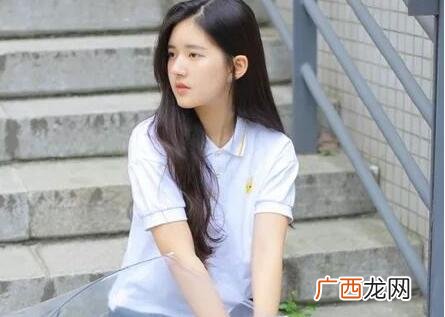 女生主动约男生出去玩是啥意思？