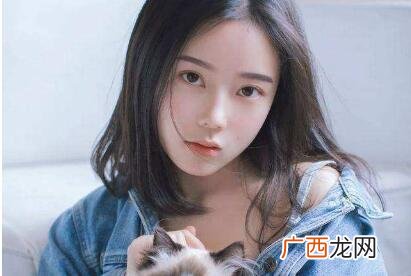 女生主动约男生出去玩是啥意思？