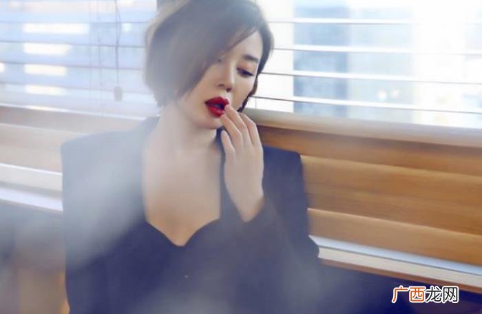 嘴唇厚的男人，这个厚嘴唇的女人性感到了骨子里