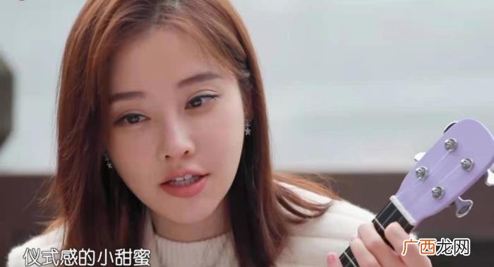 一首歌高潮是戏腔而且挺快的，周深一首歌把双十二晚会推向高潮