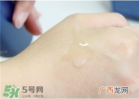 ahc水乳适合夏天用吗?ahc水乳夏天用油吗?