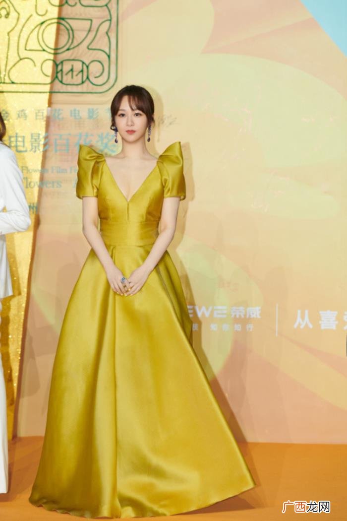 杨紫姜紫丫，晒与杨紫合照调侃从小看杨紫戏长大