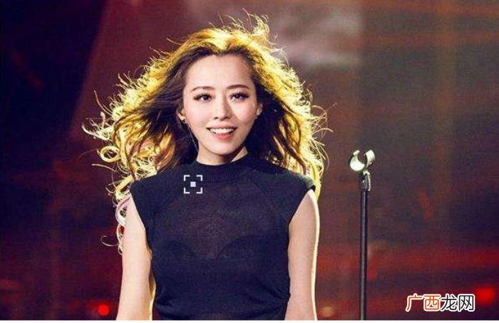 张靓颖火吗，最火四大超女李宇春周笔畅张靓颖何洁衣品比拼
