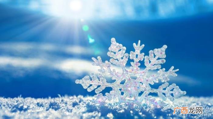 下雪天发朋友圈的小短句 雪景短句
