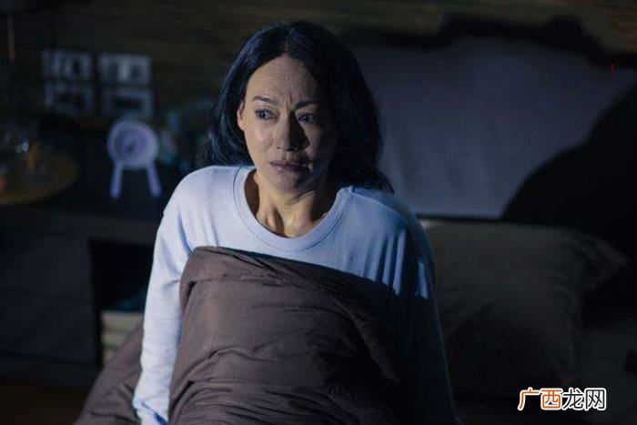 半夜总发现老公偷偷出门 老公半夜偷偷出门怎么办