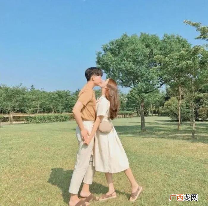 适合公布恋情的文艺句子 公布对象的短句