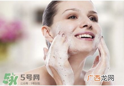 敏感肌肤一天洗几次脸？敏感肌肤洗脸用冷水还是热水