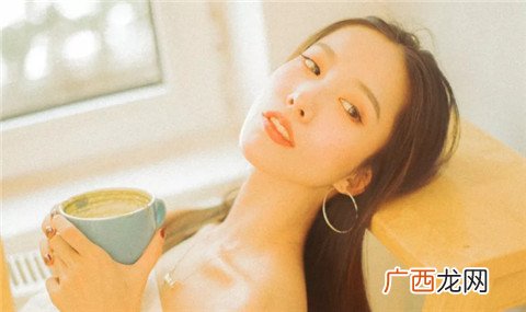 第一次和女生吃饭聊什么比较好？