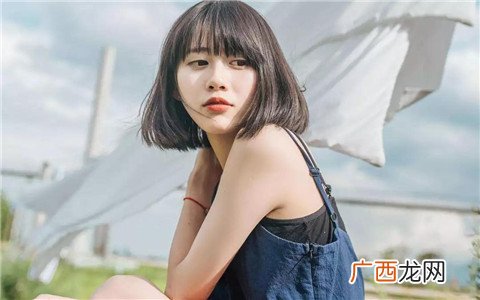 第一次和女生吃饭聊什么比较好？