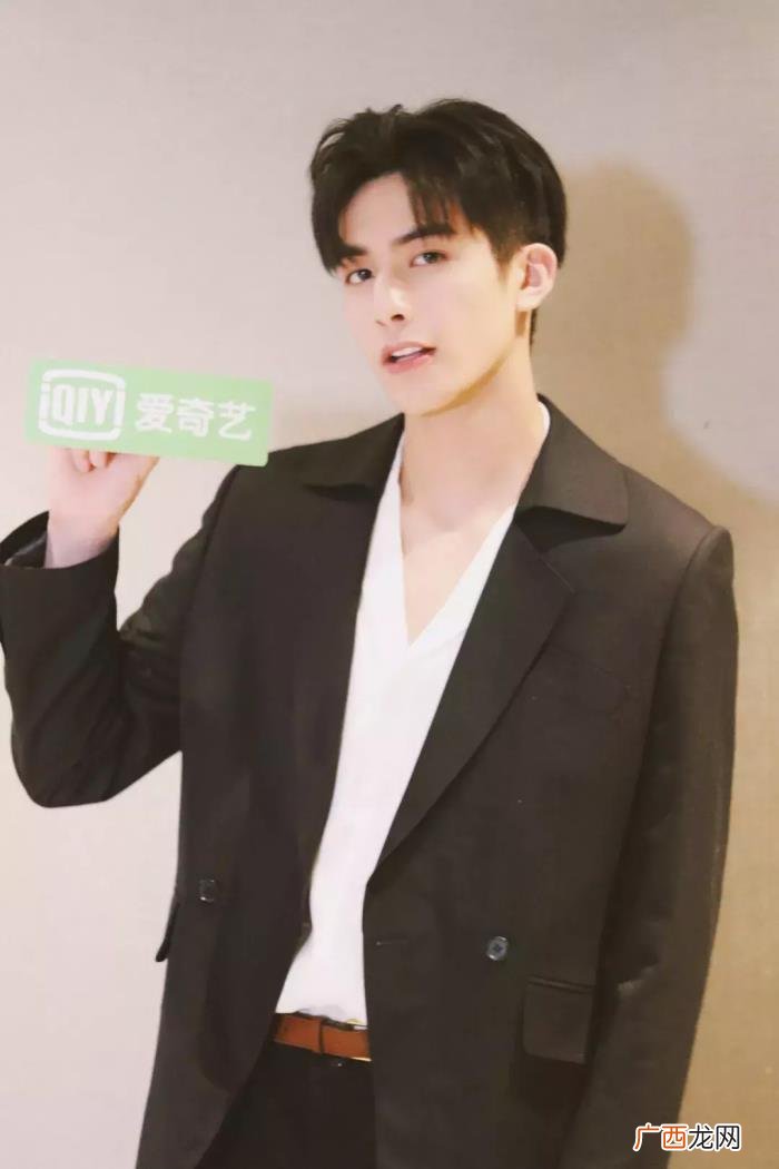 宋威龙专访，爱撩专访丨纵横娱乐圈的燃系新星宋威龙