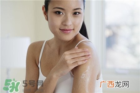 防晒露和防晒霜哪个好?防晒露需要卸妆吗?