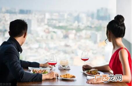 约女孩吃饭她说不用了谢谢是什么意思？