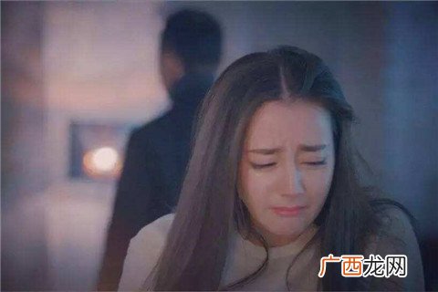没确定关系第一次约会送啥给女生？