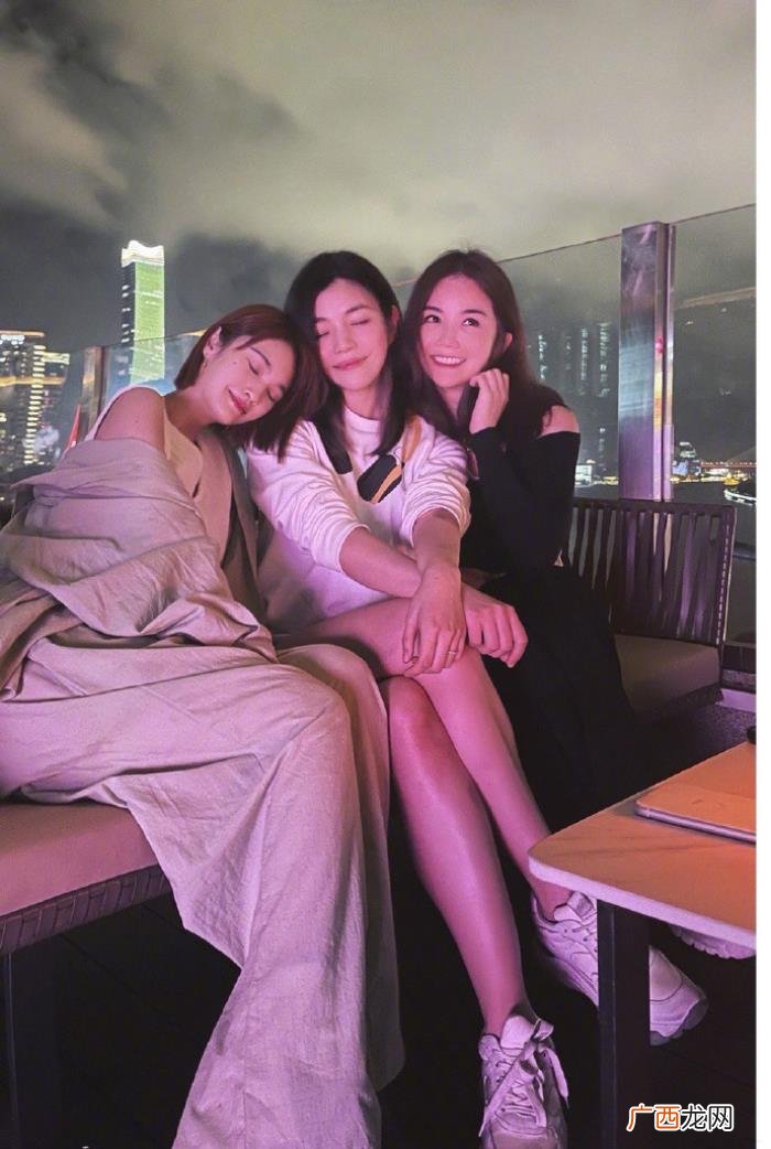 杨丞琳上海，杨丞琳、陈妍希、阿Sa在上海外滩聚会