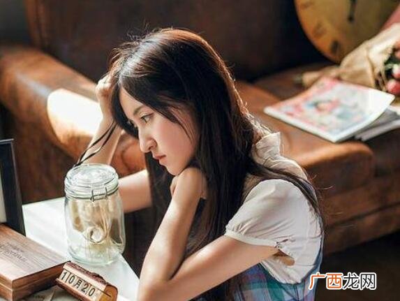 两个人都内向没话题聊怎么谈恋爱？