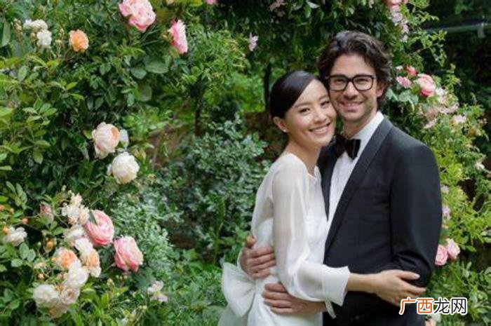 陈法拉老公，陈法拉前夫薛世恒今日在半岛酒店正式完婚