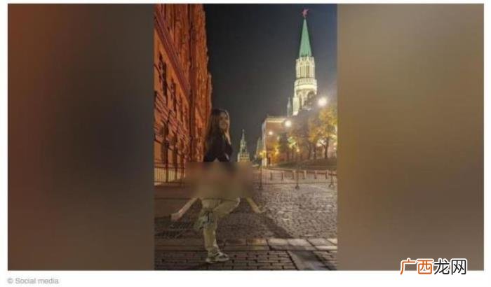 俄罗斯明星，俄罗斯一成人明星因在克宫外拍摄露臀照片被监...