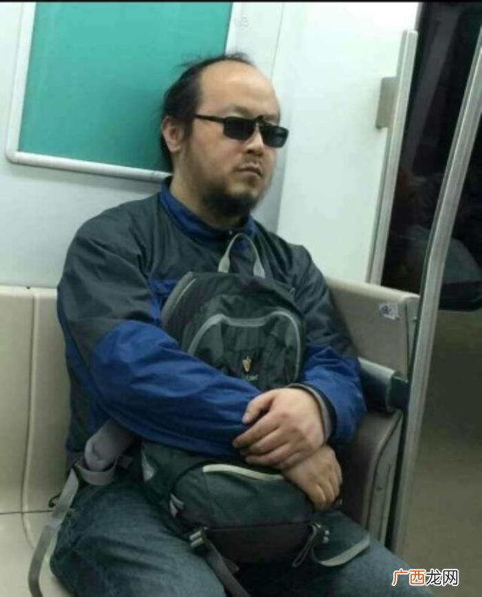 窦靖童窦唯，终于再次看到窦唯和窦靖童父女同框