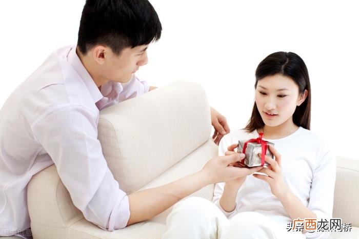 就不要接受他的礼物 暧昧期该不该接受对方的礼物
