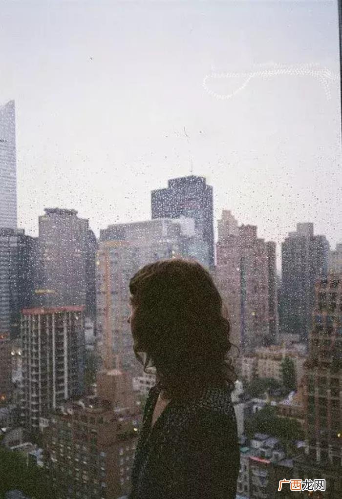 雨天也能用手机拍出唯美照 雨天图片唯美