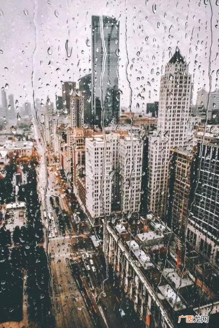 雨天也能用手机拍出唯美照 雨天图片唯美