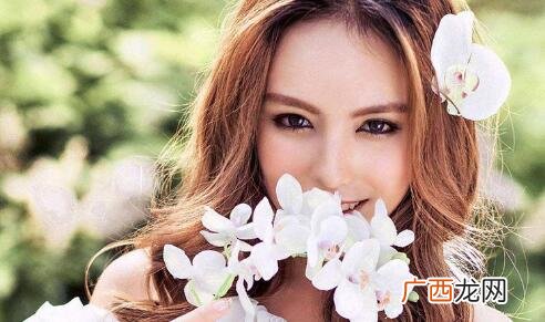 发现女朋友跟别的男生聊天暧昧怎么办？