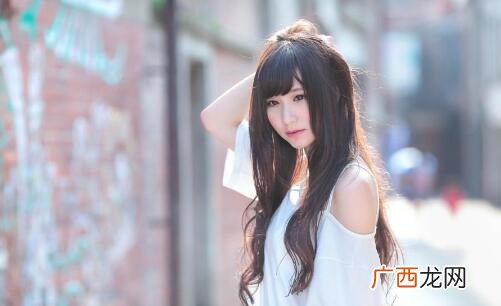 女朋友的前任回来找她怎么办？看女朋友态度如何