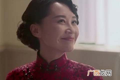 已婚女人爱上已婚男人的表现，她的爱其实很明显