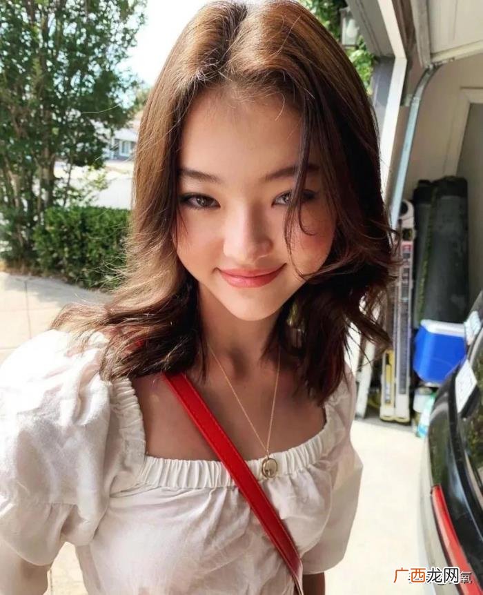韩国代言人，十岁顶替全智贤成为韩国新世界百货免税店代言人