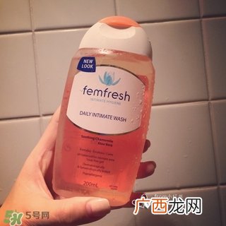 femfresh洗液有荧光剂吗？femfresh芳芯洗液荧光剂