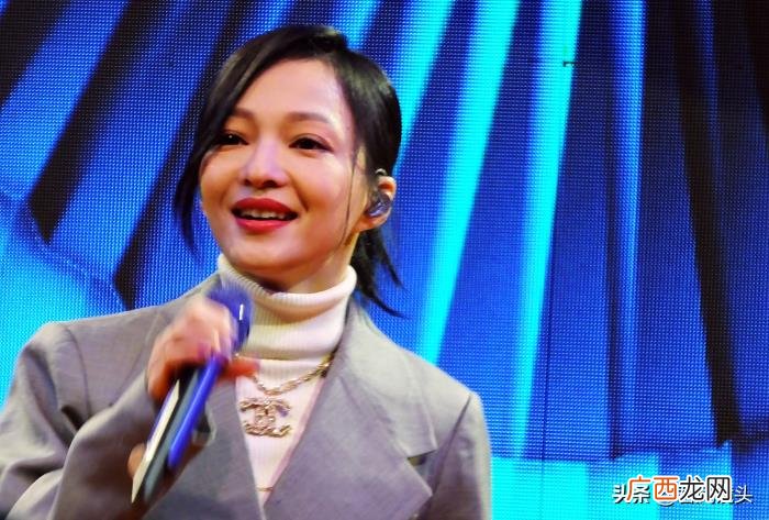张韶涵人气，张韶涵湖北宜昌露天商演人气爆棚致交通瘫痪