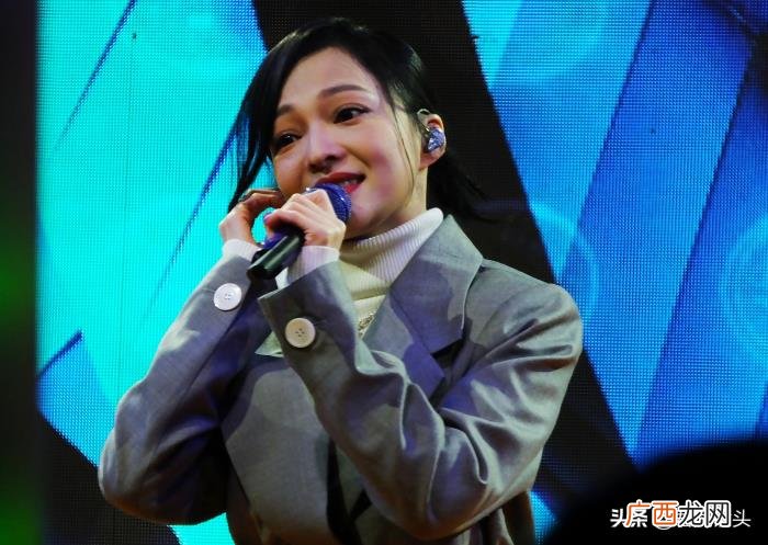 张韶涵人气，张韶涵湖北宜昌露天商演人气爆棚致交通瘫痪
