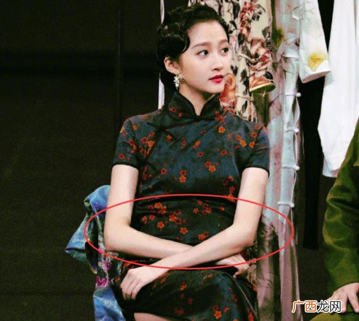关晓彤腰粗，关晓彤腰粗、黄圣依斗鸡眼、杨幂驼背